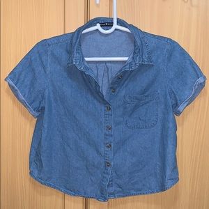 BRANDY MELVILLE DENIM SHORT SLEEVE BUTTON DOWN